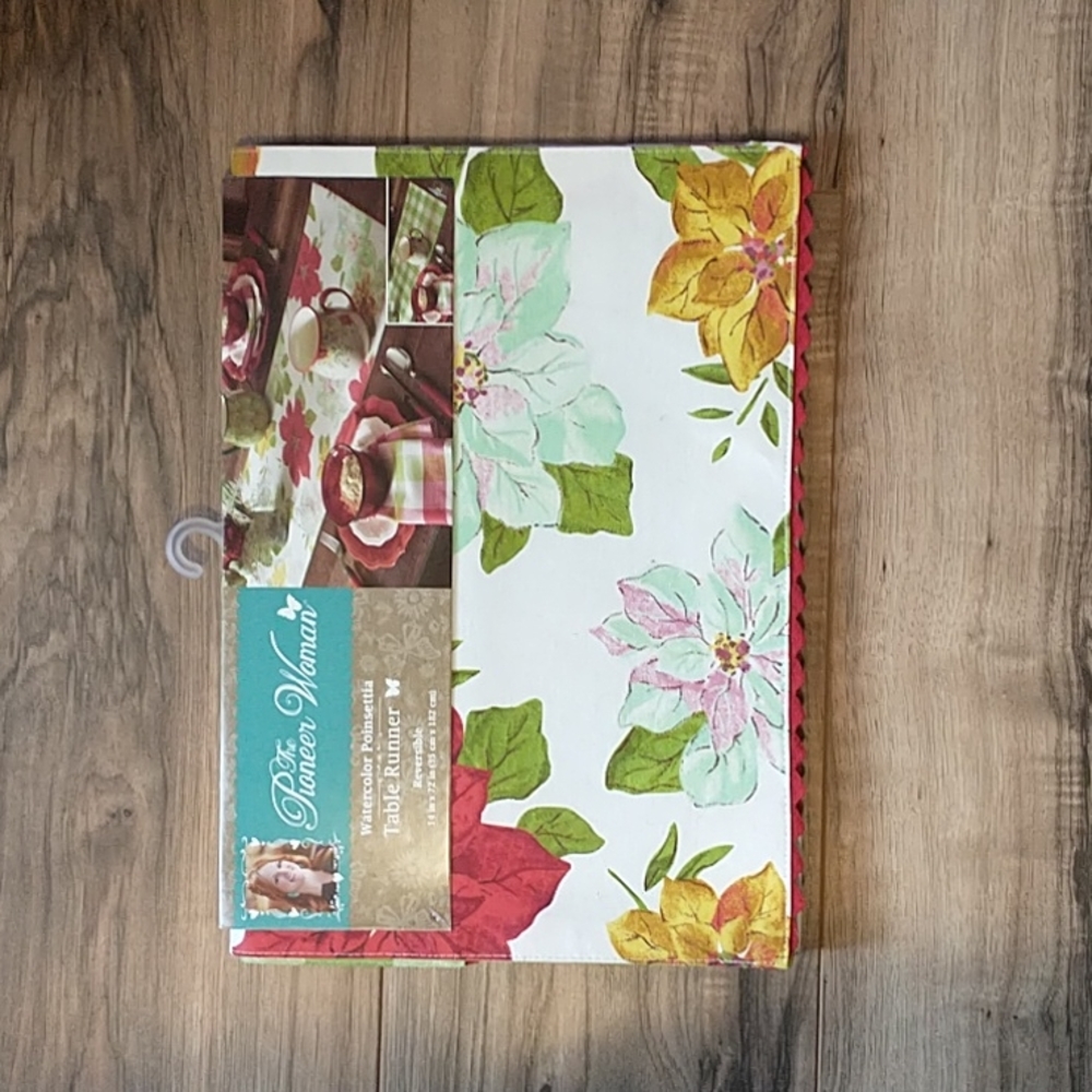 ☃️Pioneer Woman Watercolor Poinsettia Table Runner
